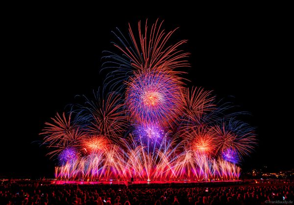 Fête du lac d’Annecy 2025 ist das größte Feuerwerks- und Wasserspektakel Europas und verzauberte mit „Ode à la Lune“ über 150.000 Besucher in Frankreich