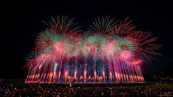 Fête du lac d’Annecy 2025 ist das größte Feuerwerks- und Wasserspektakel Europas und verzauberte mit „Ode à la Lune“ über 150.000 Besucher in Frankreich