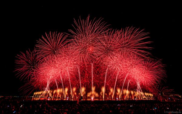 Fête du lac d’Annecy 2025 ist das größte Feuerwerks- und Wasserspektakel Europas und verzauberte mit „Ode à la Lune“ über 150.000 Besucher in Frankreich