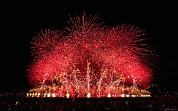 Fête du lac d’Annecy 2025 ist das größte Feuerwerks- und Wasserspektakel Europas und verzauberte mit „Ode à la Lune“ über 150.000 Besucher in Frankreich