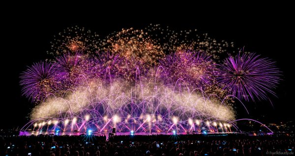 Fête du lac d’Annecy 2025 ist das größte Feuerwerks- und Wasserspektakel Europas und verzauberte mit „Ode à la Lune“ über 150.000 Besucher in Frankreich