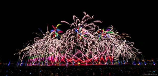 Fête du lac d’Annecy 2025 ist das größte Feuerwerks- und Wasserspektakel Europas und verzauberte mit „Ode à la Lune“ über 150.000 Besucher in Frankreich