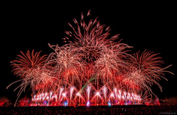 Fête du lac d’Annecy 2025 ist das größte Feuerwerks- und Wasserspektakel Europas und verzauberte mit „Ode à la Lune“ über 150.000 Besucher in Frankreich