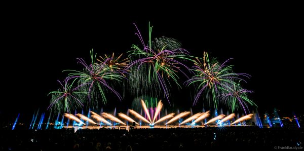Fête du lac d’Annecy 2025 ist das größte Feuerwerks- und Wasserspektakel Europas und verzauberte mit „Ode à la Lune“ über 150.000 Besucher in Frankreich