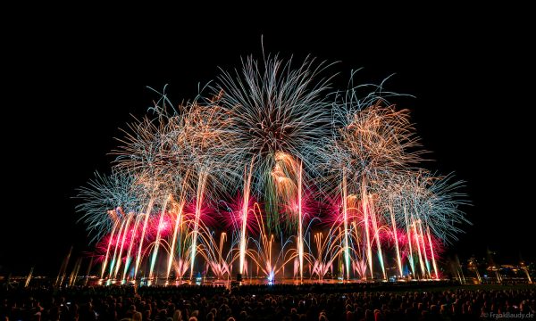 Fête du lac d’Annecy 2025 ist das größte Feuerwerks- und Wasserspektakel Europas und verzauberte mit „Ode à la Lune“ über 150.000 Besucher in Frankreich