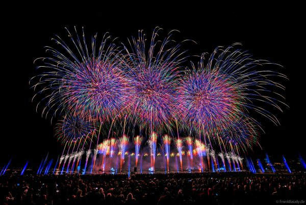 Fête du lac d’Annecy 2025 ist das größte Feuerwerks- und Wasserspektakel Europas und verzauberte mit „Ode à la Lune“ über 150.000 Besucher in Frankreich