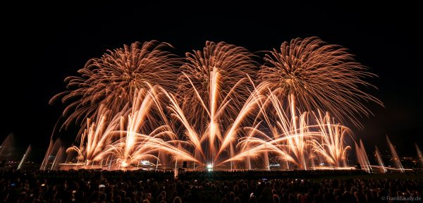 Fête du lac d’Annecy 2025 ist das größte Feuerwerks- und Wasserspektakel Europas und verzauberte mit „Ode à la Lune“ über 150.000 Besucher in Frankreich