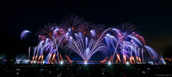 Fête du lac d’Annecy 2025 ist das größte Feuerwerks- und Wasserspektakel Europas und verzauberte mit „Ode à la Lune“ über 150.000 Besucher in Frankreich