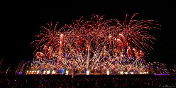 Fête du lac d’Annecy 2025 ist das größte Feuerwerks- und Wasserspektakel Europas und verzauberte mit „Ode à la Lune“ über 150.000 Besucher in Frankreich