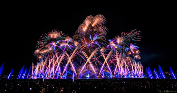 Fête du lac d’Annecy 2025 ist das größte Feuerwerks- und Wasserspektakel Europas und verzauberte mit „Ode à la Lune“ über 150.000 Besucher in Frankreich