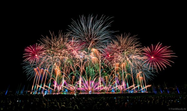 Fête du lac d’Annecy 2025 ist das größte Feuerwerks- und Wasserspektakel Europas und verzauberte mit „Ode à la Lune“ über 150.000 Besucher in Frankreich