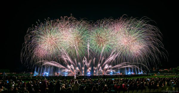 Fête du lac d’Annecy 2025 ist das größte Feuerwerks- und Wasserspektakel Europas und verzauberte mit „Ode à la Lune“ über 150.000 Besucher in Frankreich