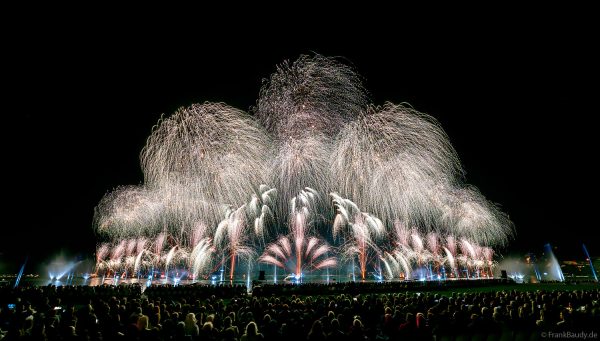 Fête du lac d’Annecy 2025 ist das größte Feuerwerks- und Wasserspektakel Europas und verzauberte mit „Ode à la Lune“ über 150.000 Besucher in Frankreich
