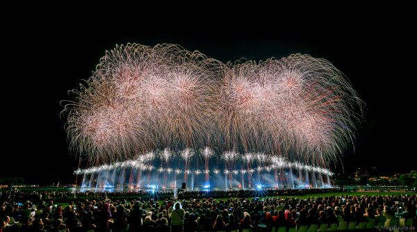 Fête du lac d’Annecy 2025 ist das größte Feuerwerks- und Wasserspektakel Europas und verzauberte mit „Ode à la Lune“ über 150.000 Besucher in Frankreich
