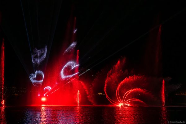 Fête du lac d’Annecy 2025 ist das größte Feuerwerks- und Wasserspektakel Europas und verzauberte mit „Ode à la Lune“ über 150.000 Besucher in Frankreich