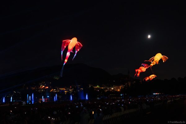 Imaginäre leuchtende Wesen, die Luminéoles, sorgten bei Fête du lac d’Annecy 2025 für magische Momente