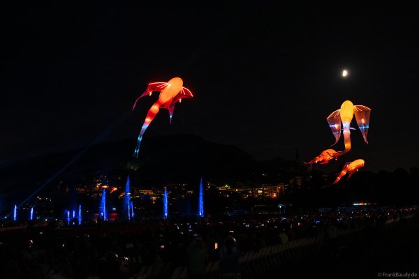 Imaginäre leuchtende Vögel, die Luminéoles, sorgten bei Fête du lac d’Annecy 2025 für magische Momente