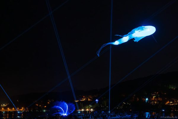 Imaginäre leuchtende Vögel, die Luminéoles, sorgten bei Fête du lac d’Annecy 2025 für magische Momente