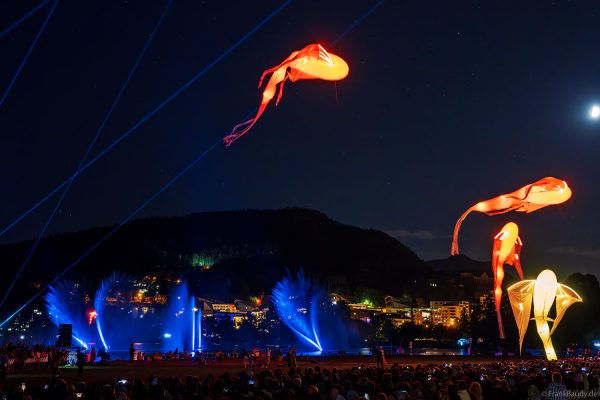 Imaginäre leuchtende Wesen, die Luminéoles, sorgten bei Fête du lac d’Annecy 2025 für magische Momente
