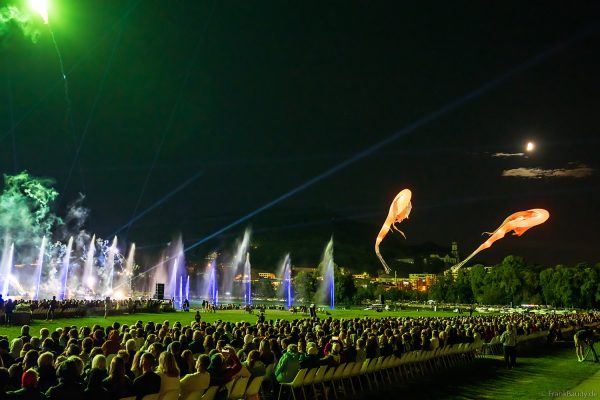 Imaginäre leuchtende Wesen, die Luminéoles, sorgten bei Fête du lac d’Annecy 2025 für magische Momente