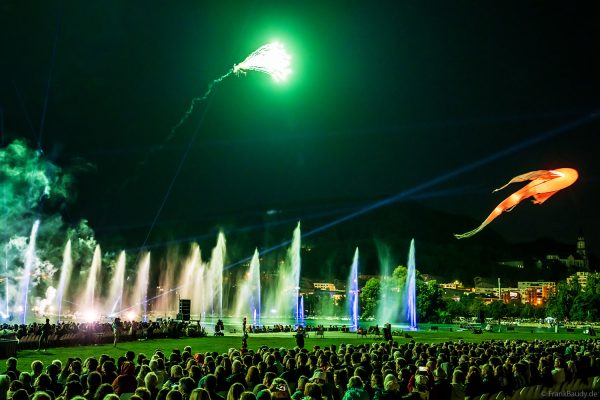 Imaginäre leuchtende Vögel, die Luminéoles, sorgten bei Fête du lac d’Annecy 2025 für magische Momente