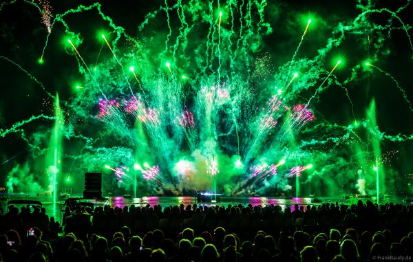 Fête du lac d’Annecy 2025 ist das größte Feuerwerks- und Wasserspektakel Europas und verzauberte mit „Ode à la Lune“ über 150.000 Besucher in Frankreich