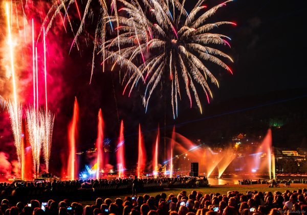 Fête du lac d’Annecy 2025 ist das größte Feuerwerks- und Wasserspektakel Europas und verzauberte mit „Ode à la Lune“ über 150.000 Besucher in Frankreich