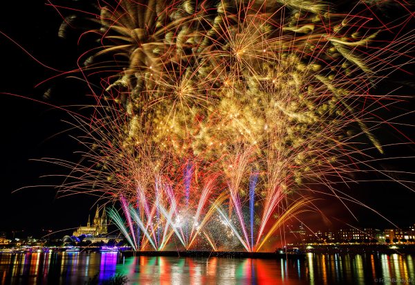 Comeback der Kölner Lichter: Das Feuerwerk 2025 verzaubert mit dem Dom als imposanter Kulisse