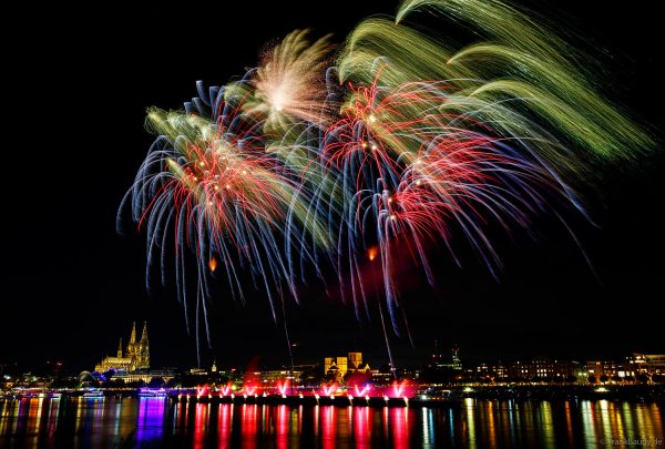 Comeback der Kölner Lichter: Das Feuerwerk 2025 verzaubert mit dem Dom als imposanter Kulisse