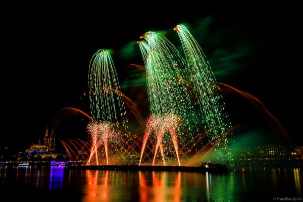 Comeback der Kölner Lichter: Das Feuerwerk 2025 verzaubert mit dem Dom als imposanter Kulisse