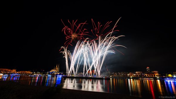 Comeback der Kölner Lichter: Das Feuerwerk 2025 verzaubert mit dem Dom als imposanter Kulisse