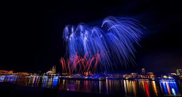Comeback der Kölner Lichter: Das Feuerwerk 2025 verzaubert mit dem Dom als imposanter Kulisse