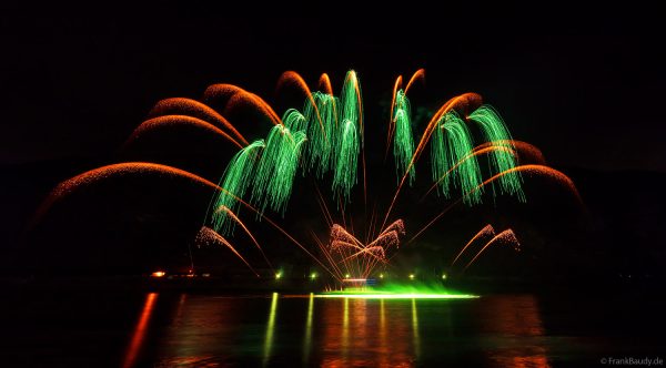 Feuerwerksshow Symphony Sparks bei Rhein in Flammen in Oberwesel 2025