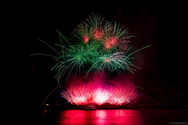 Symphony Sparks – Musikfeuerwerk Rhein in Flammen Oberwesel 2025