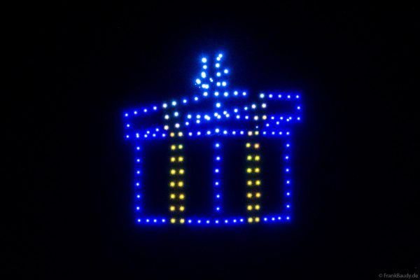 Detailaufnahme der Drohnenformation beim Lichtspektakel zum Nikolausmarkt Homburg