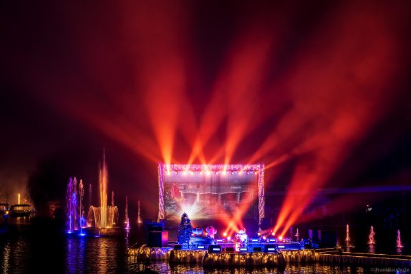 Winterliche Abendshow Firework of Memories während des Europa-Park