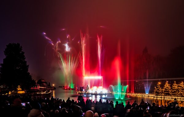 Winterliche Abendshow Firework of Memories während des Europa-Park
