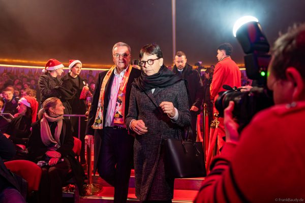 Prinzessin Stéphanie von Monaco erscheint in begleitung von Roland Mack im Zirkus