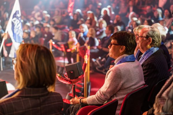 I.D Prinzessin Stéphanie von Monaco verfolgt gespannt die Vorstellung „Monte Carlo Circus Festival meets Europa-Park“