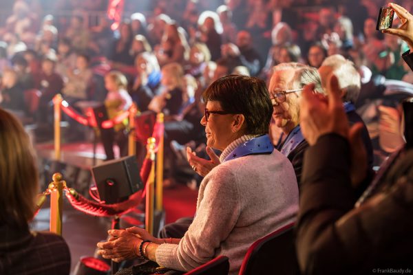 I.D Prinzessin Stéphanie von Monaco verfolgt gespannt die Vorstellung „Monte Carlo Circus Festival meets Europa-Park“