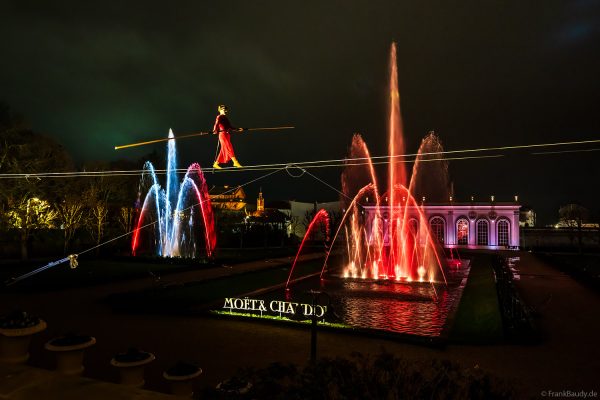 Wassershow mit Hochseilartistik bei Moët & Chandon in Épernay