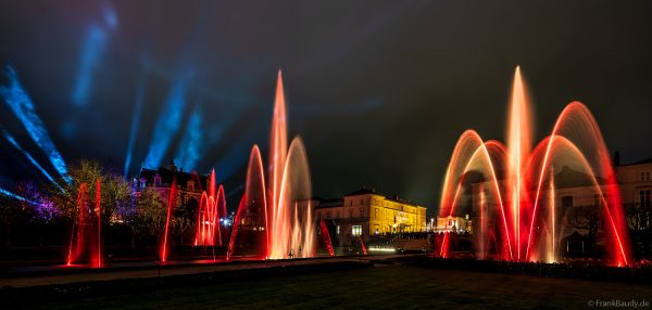Wasser- und Lichtspektakel in den Gärten der Orangerie von Moët & Chandon während Habits de Lumière 2025