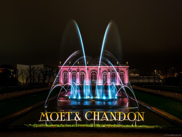 Abendliche Wassershow bei Moët & Chandon Épernay