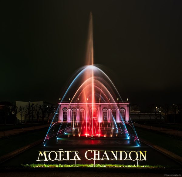 Abendliche Wassershow bei Moët & Chandon Épernay