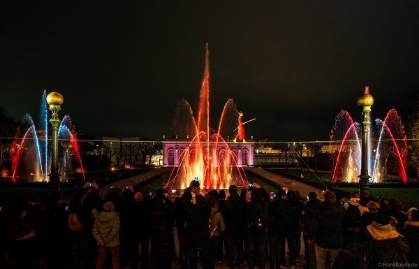 Prächtige Wassershow bei Moët & Chandon während Habits de Lumière 2025