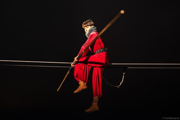 Hochseilartistik in den Gärten der Orangerie von Moët & Chandon in Épernay