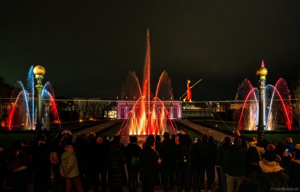 Wassershow mit Hochseilartistik bei Moët & Chandon in Épernay
