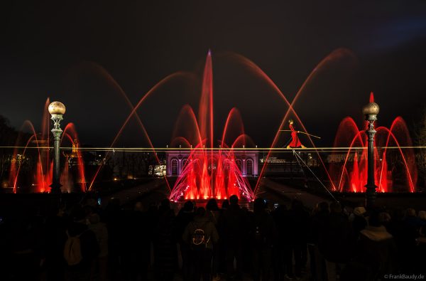 Wassershow mit Hochseilartistik bei Moët & Chandon in Épernay