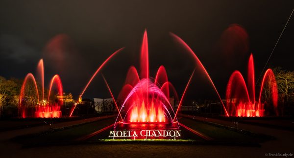 Prächtige Wassershow bei Moët & Chandon während Habits de Lumière 2025
