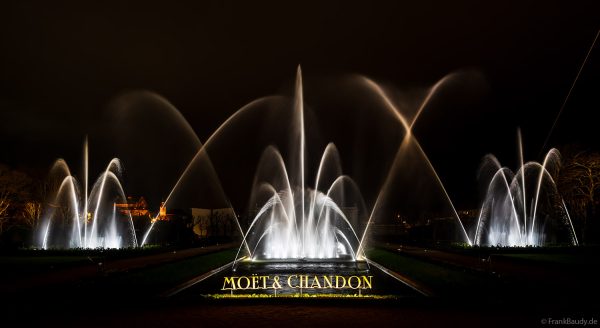 Prächtige Wassershow bei Moët & Chandon während Habits de Lumière 2025